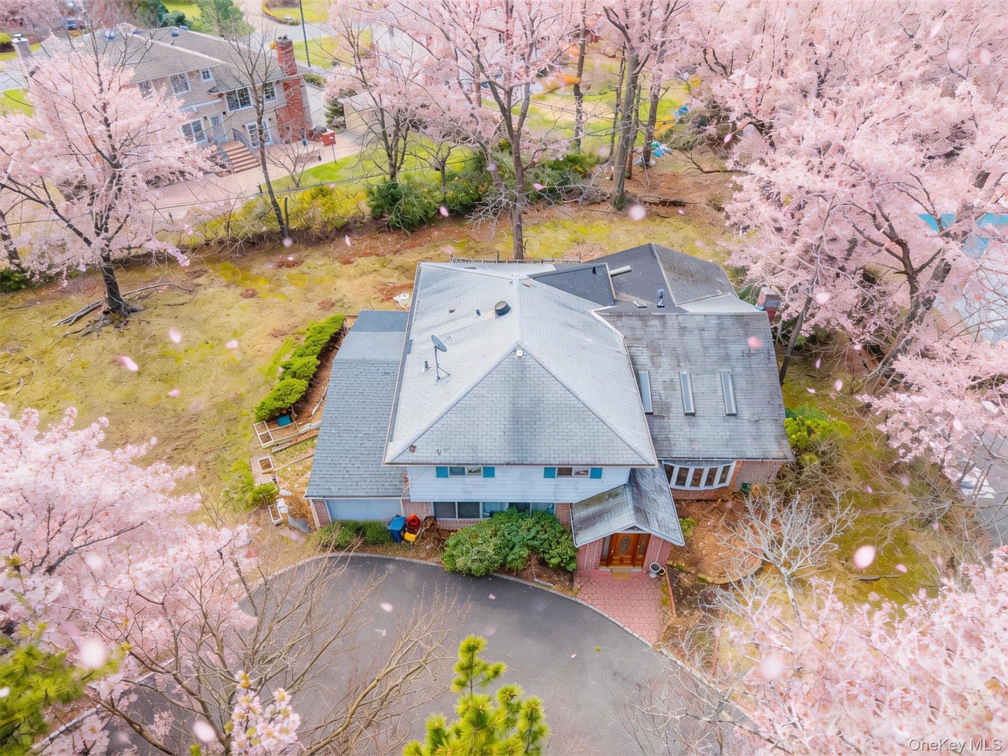 71 Horace Harding Boulevard – For Sale photo 3