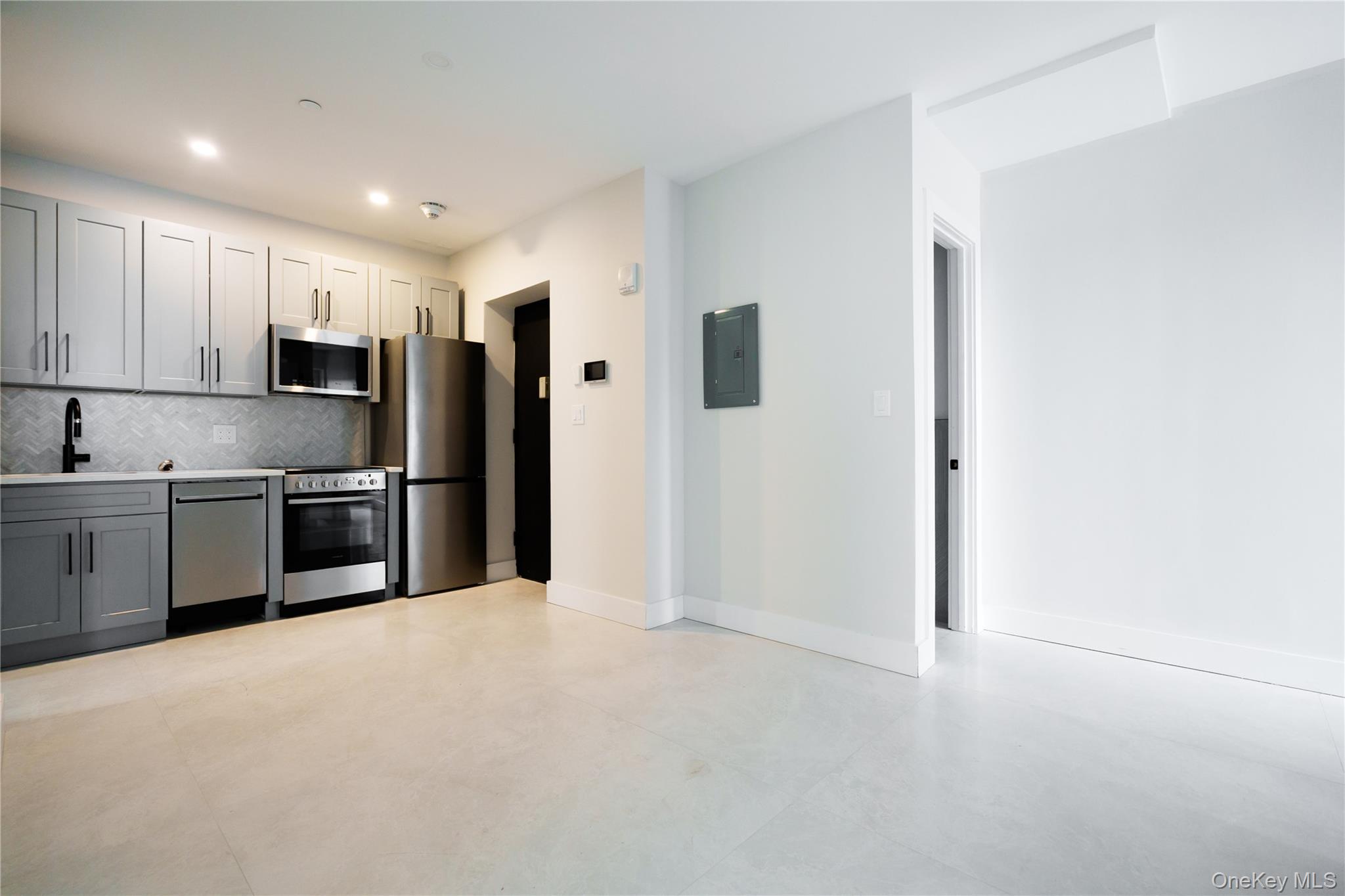 315 W Broadway, Unit 1J photo 11