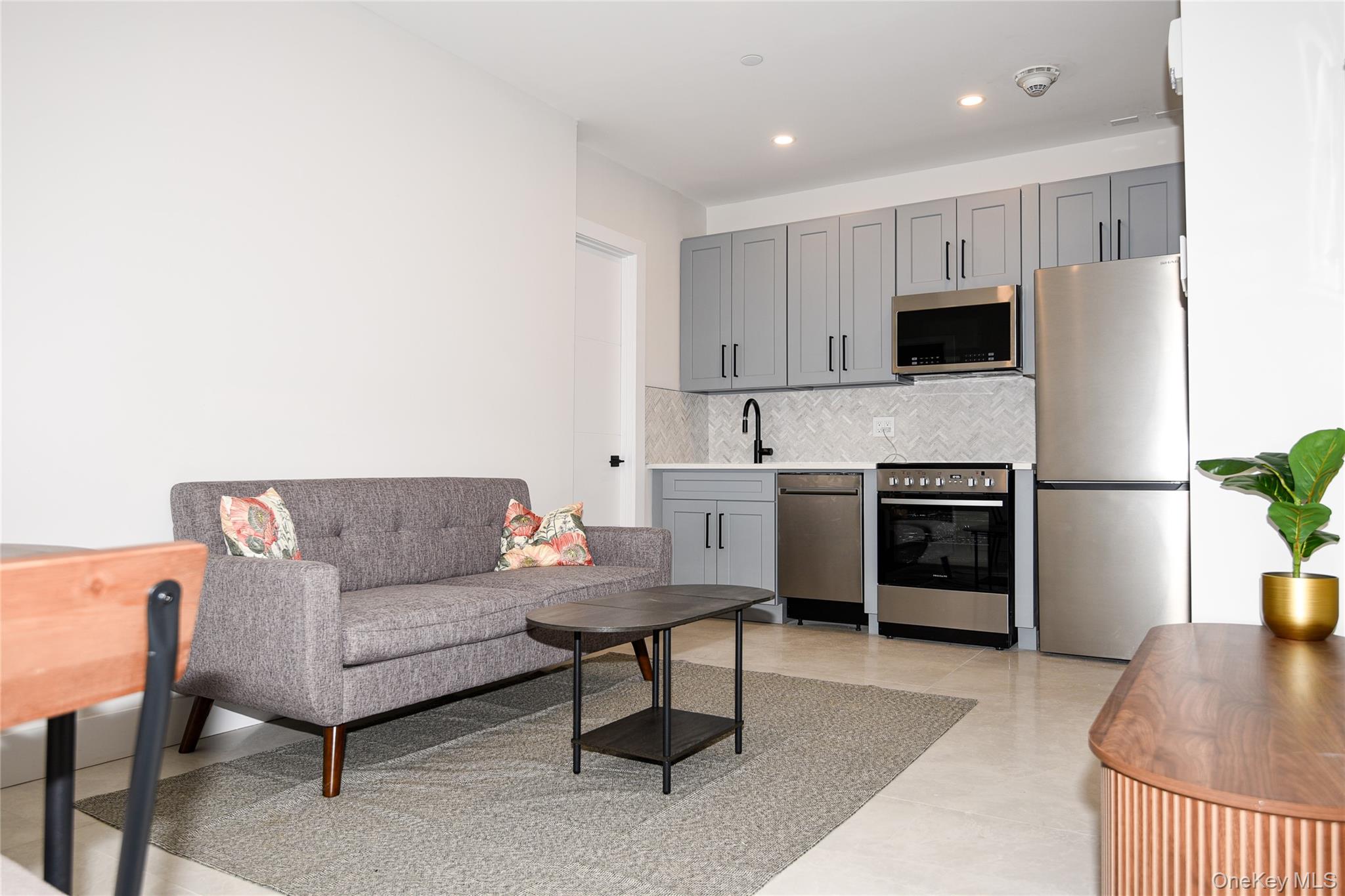 315 W Broadway, Unit 1J photo 10