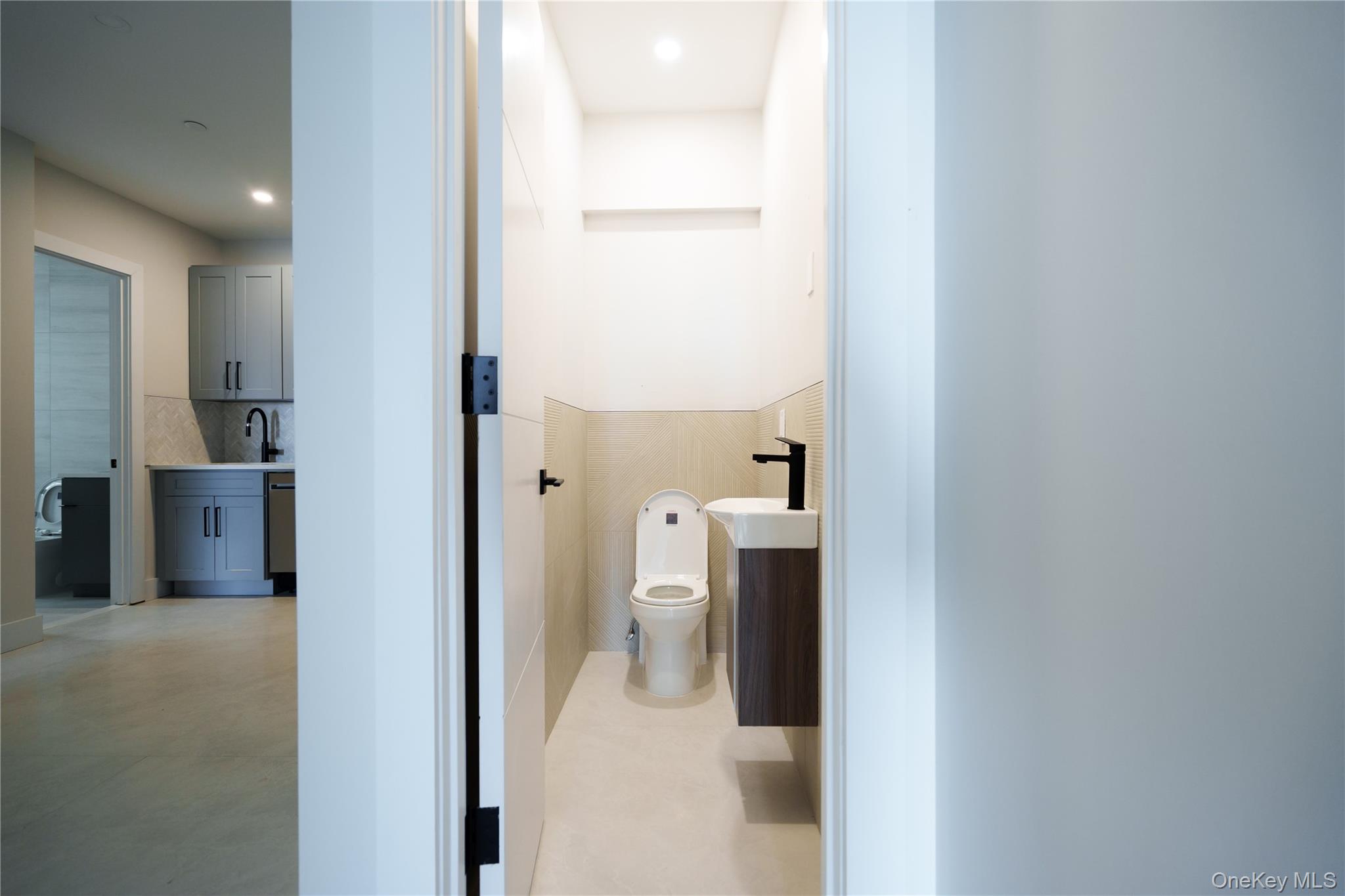 315 W Broadway, Unit 1J photo 17