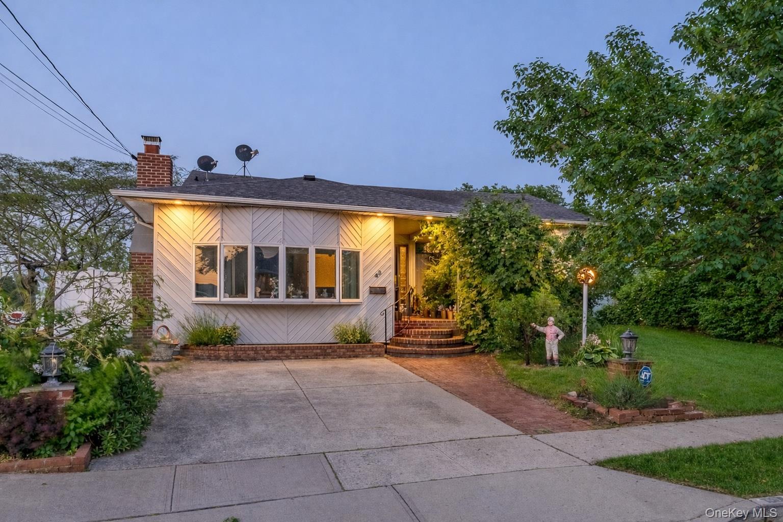49 Ann Drive E – For Sale