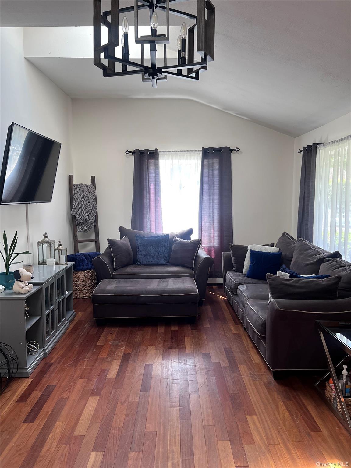 8 Lion Lane – For Sale photo 3