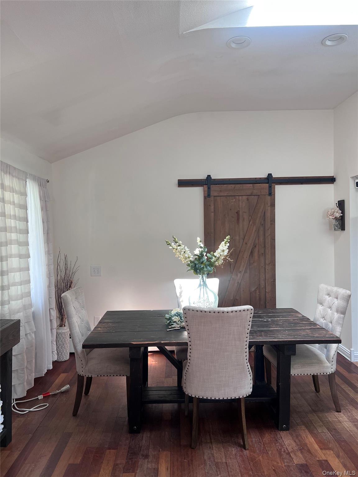 8 Lion Lane – For Sale photo 2