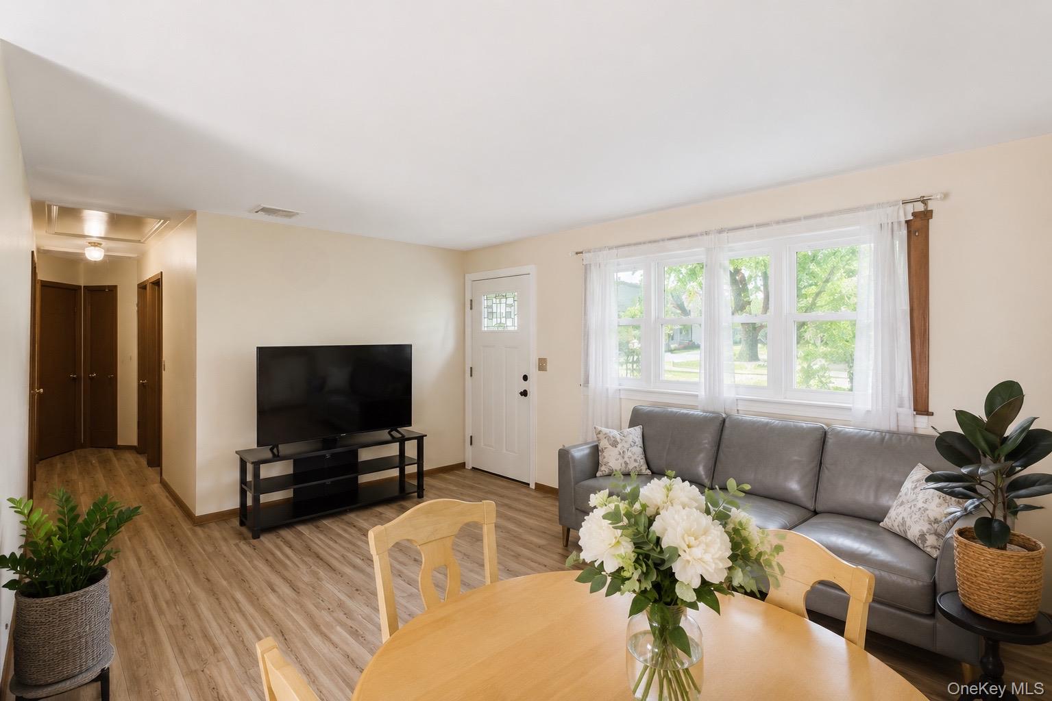 1016 Howells Road – For Sale photo 2