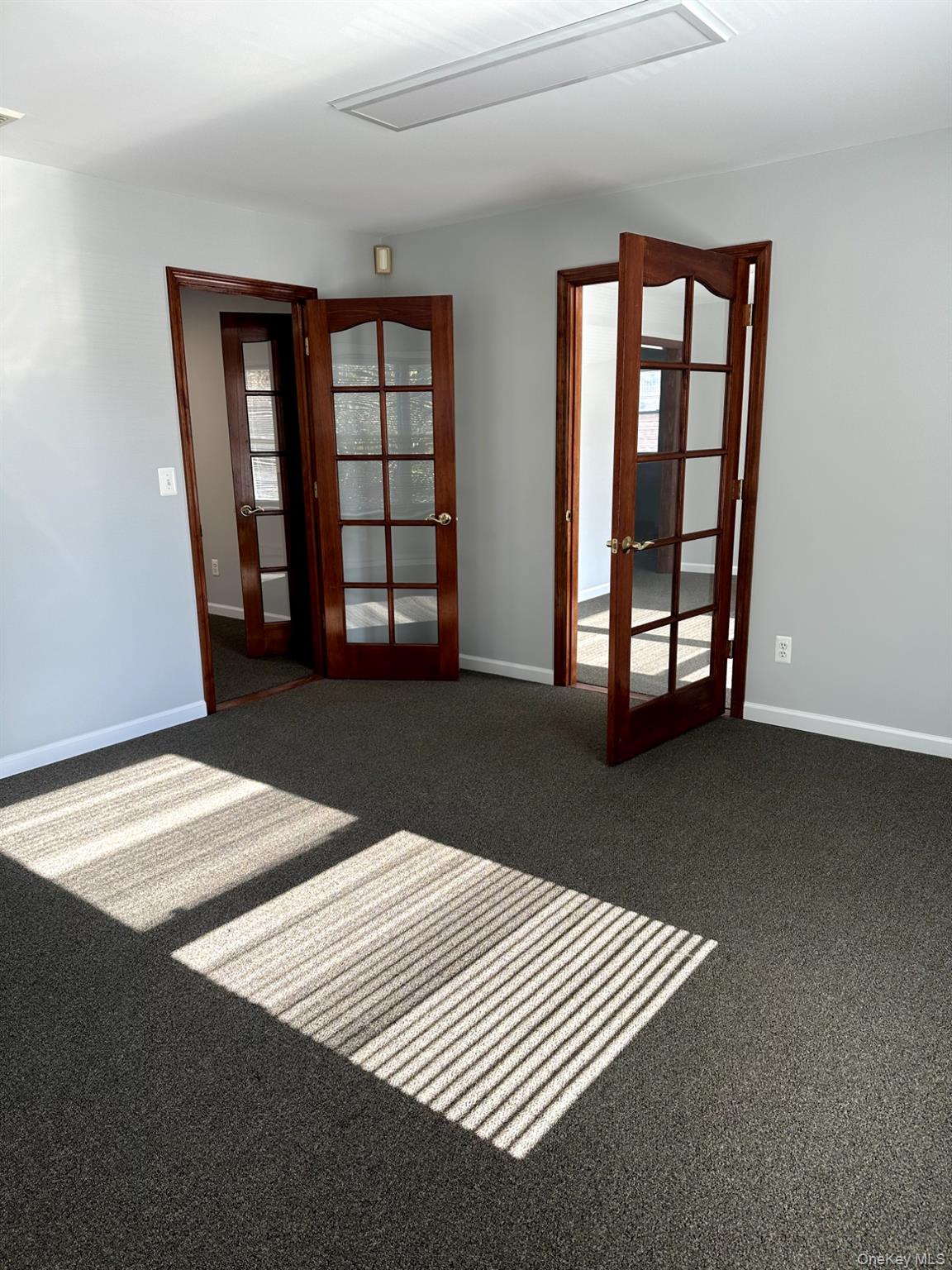 456 W Jericho Turnpike – For Rent photo 4