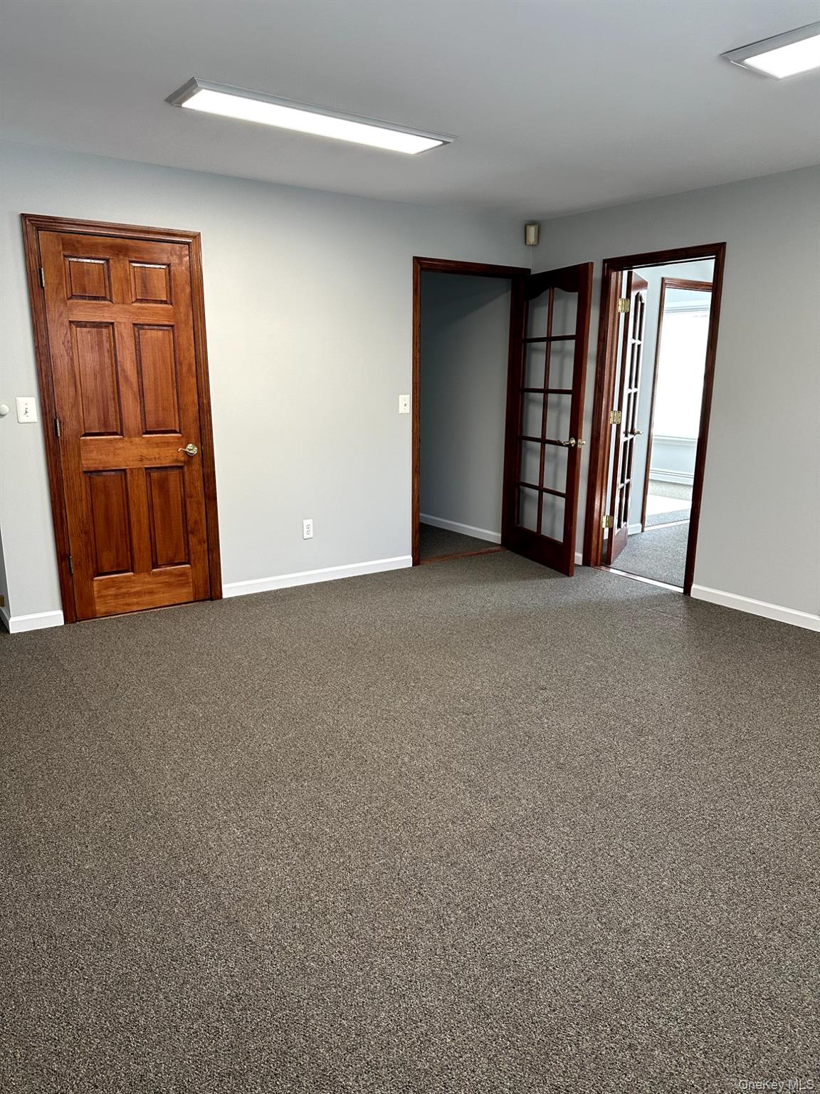 456 W Jericho Turnpike – For Rent