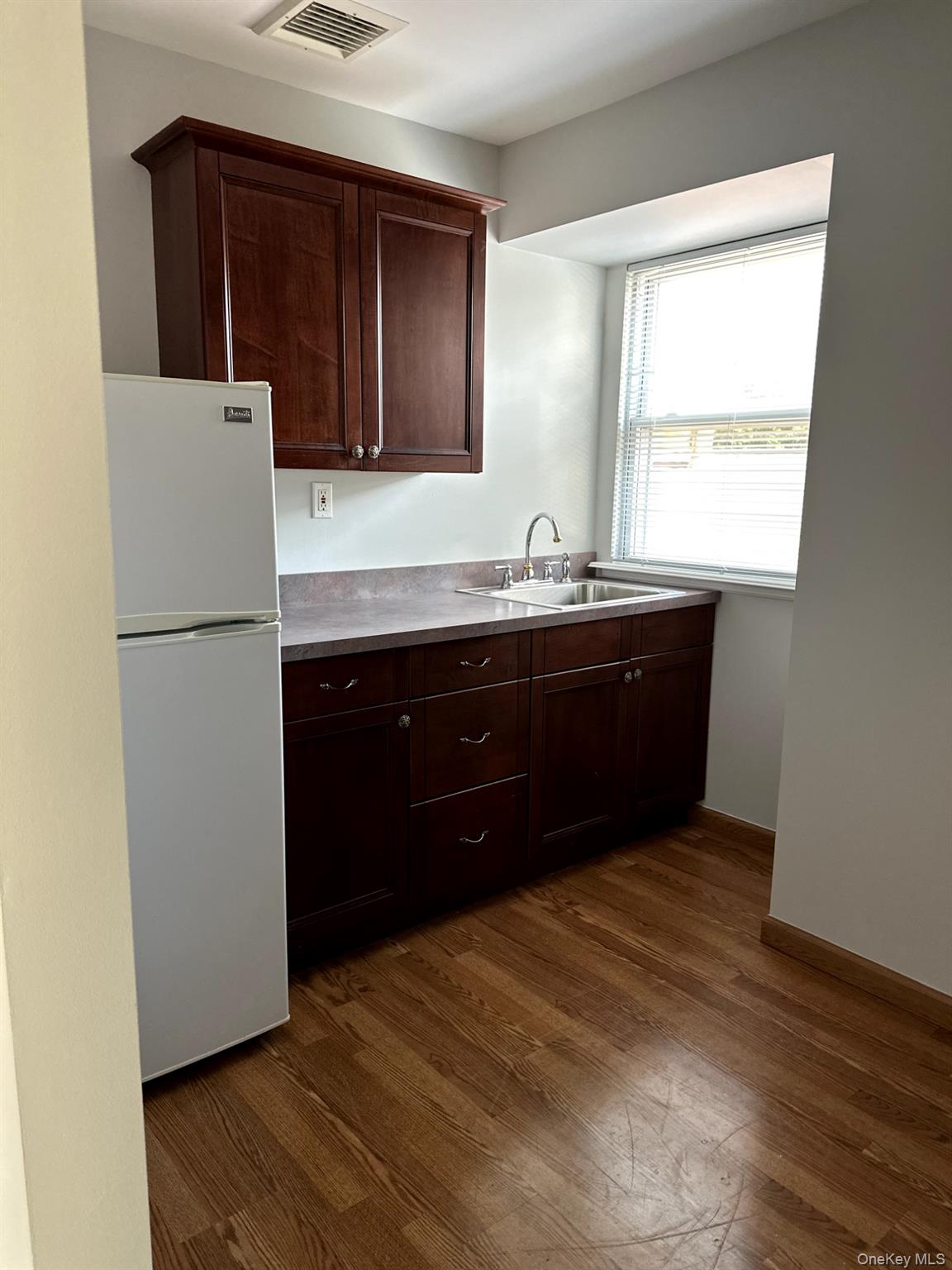 456 W Jericho Turnpike – For Rent photo 11