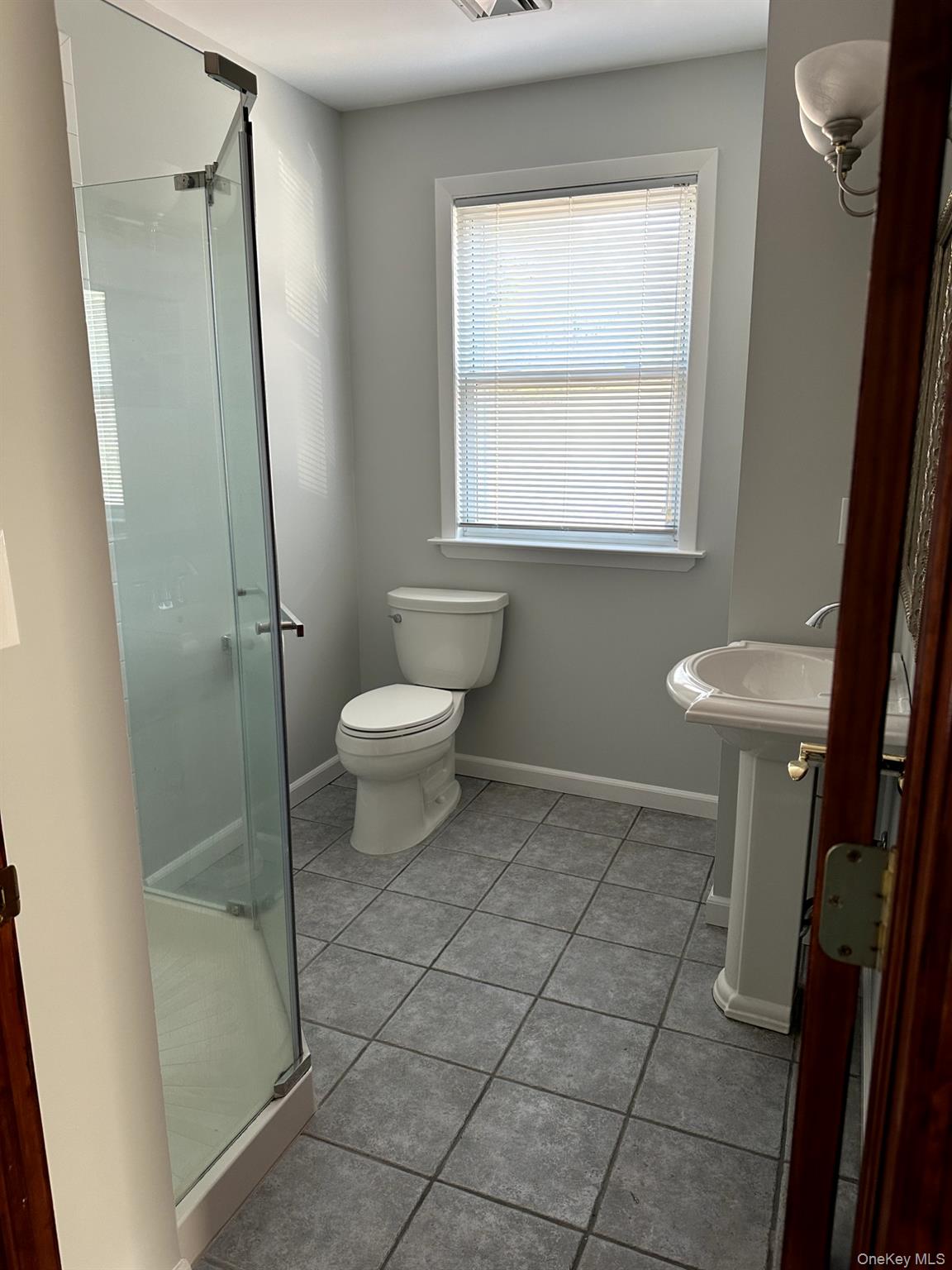 456 W Jericho Turnpike – For Rent photo 10