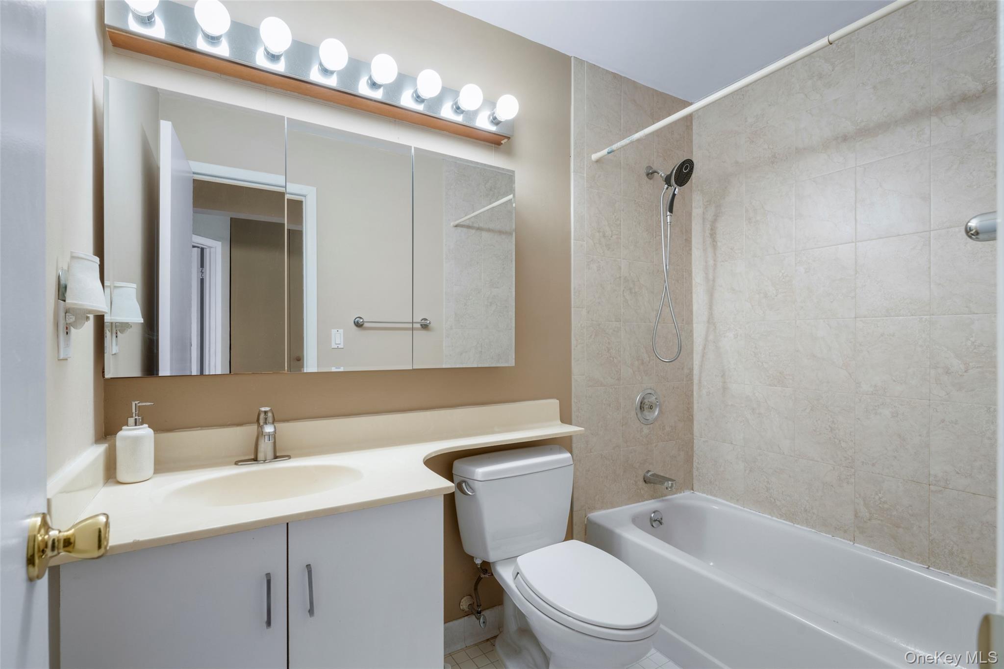 55 N Broadway Avenue, Unit 3-14 photo 30