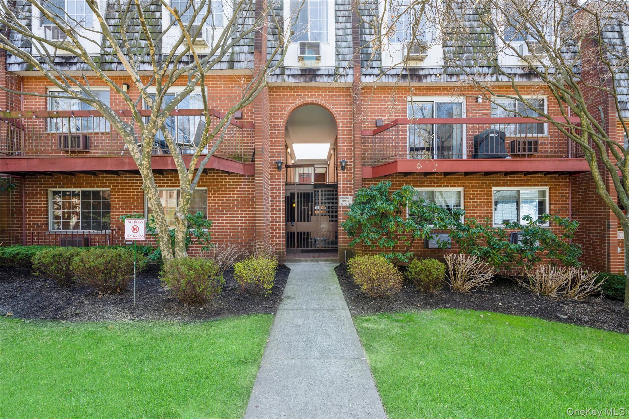 55 N Broadway Avenue, Unit 3-14 photo 2