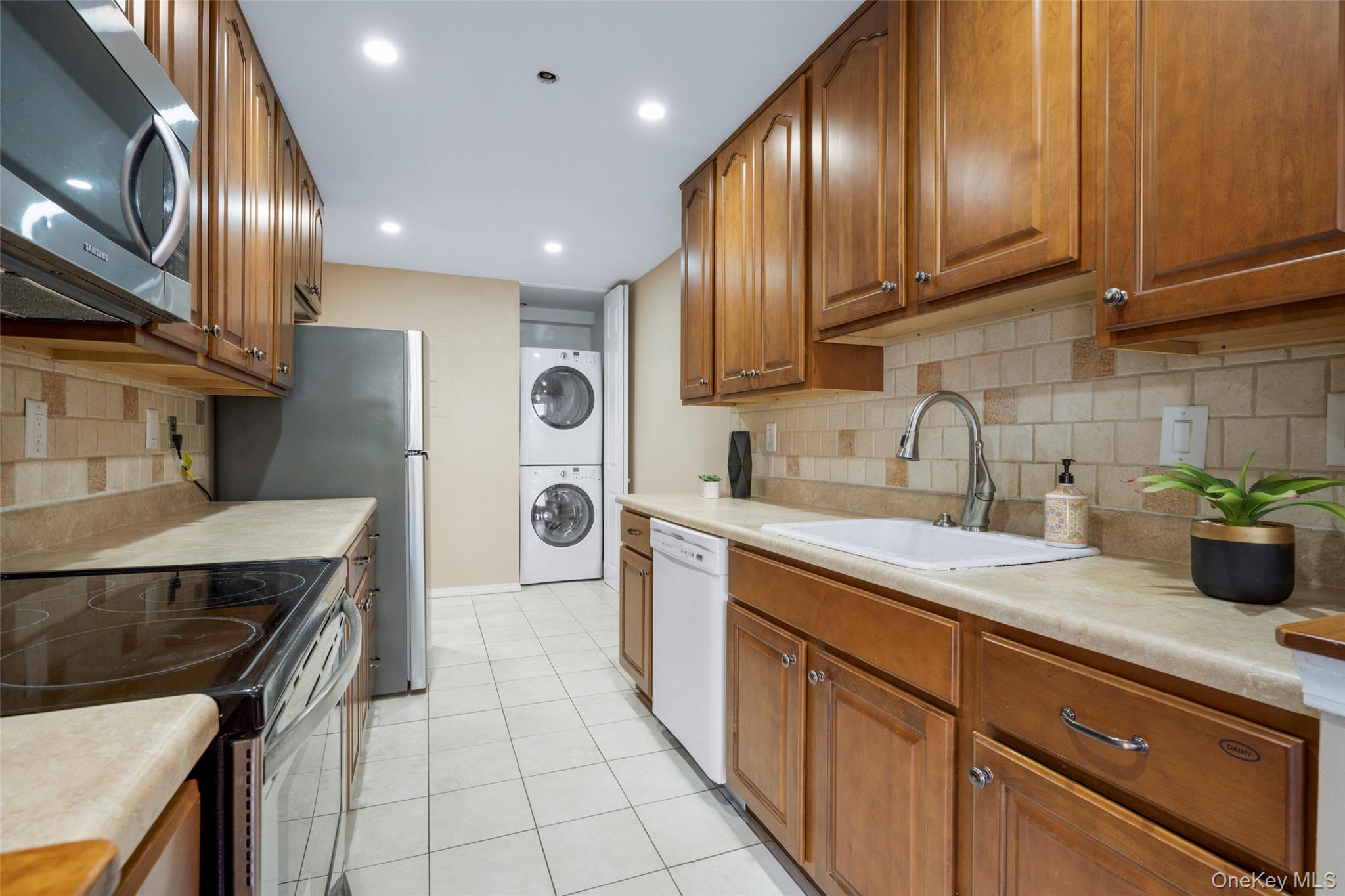 55 N Broadway Avenue, Unit 3-14 photo 20