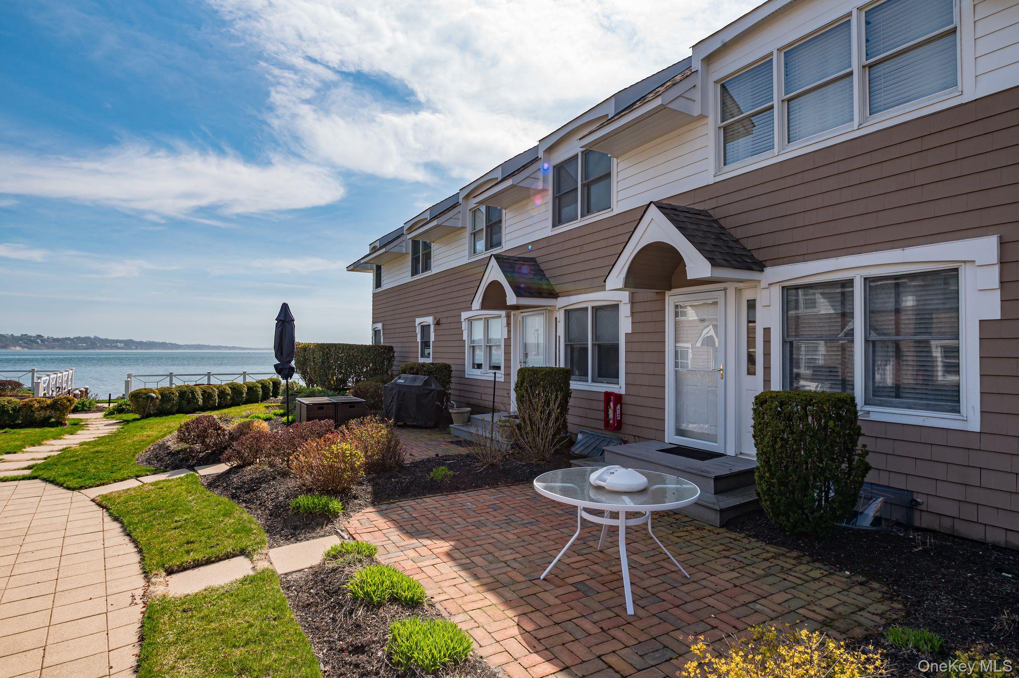 49 Canoe Place Road, Unit 212