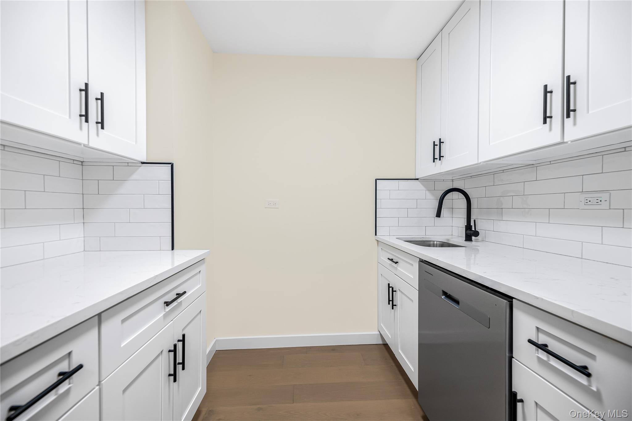 3671 Hudson Manor Terrace, Unit 1A photo 8