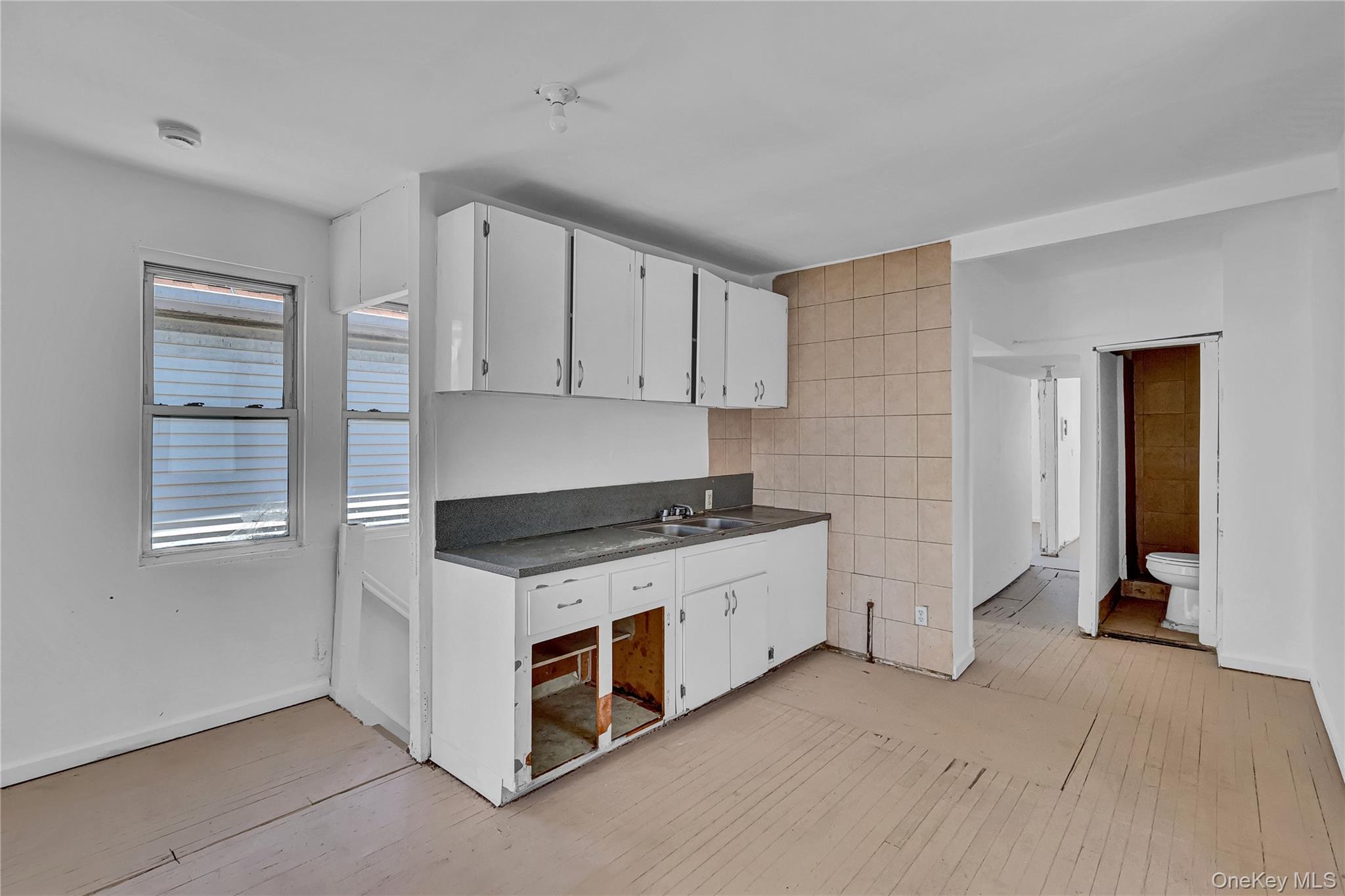 150-81 116th Drive – For Sale photo 3