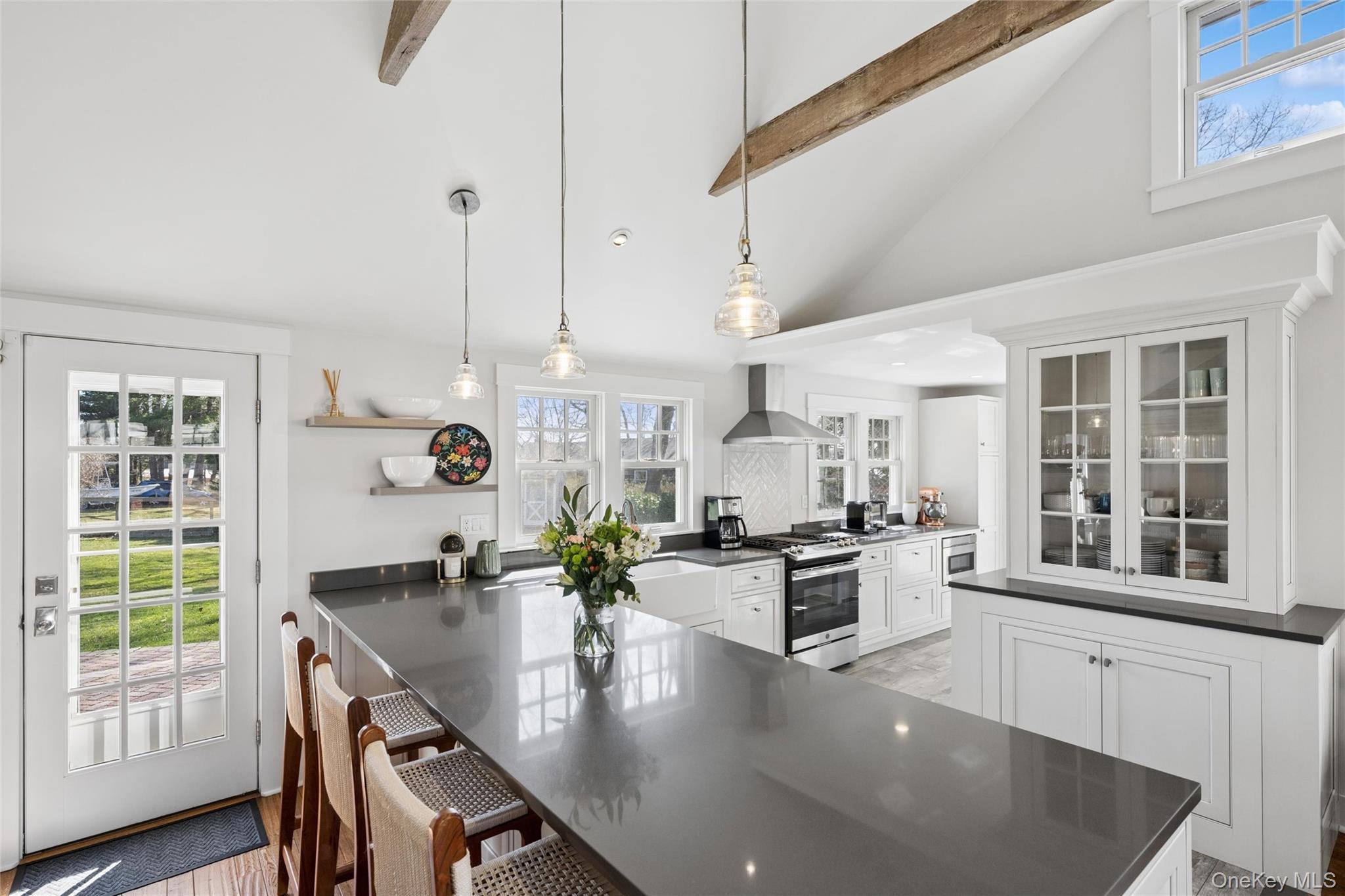250 Oak Road – For Rent photo 3