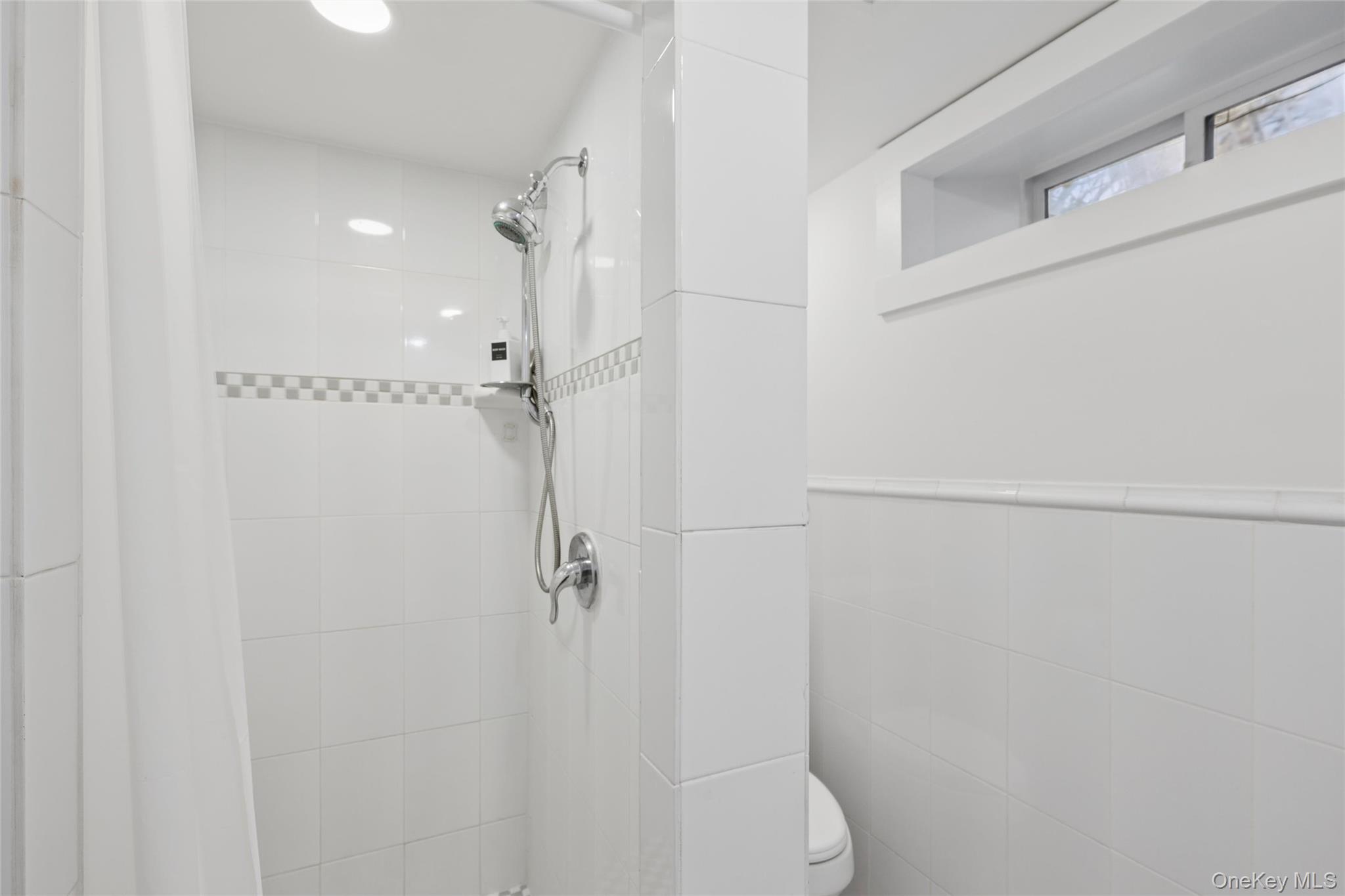 250 Oak Road – For Rent photo 14