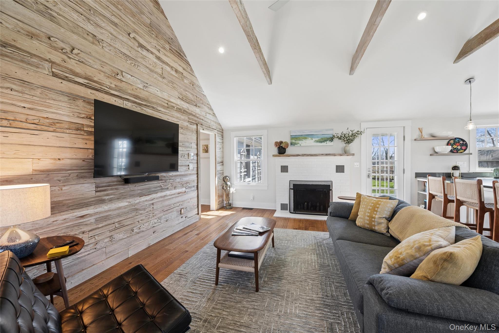 250 Oak Road – For Rent photo 2