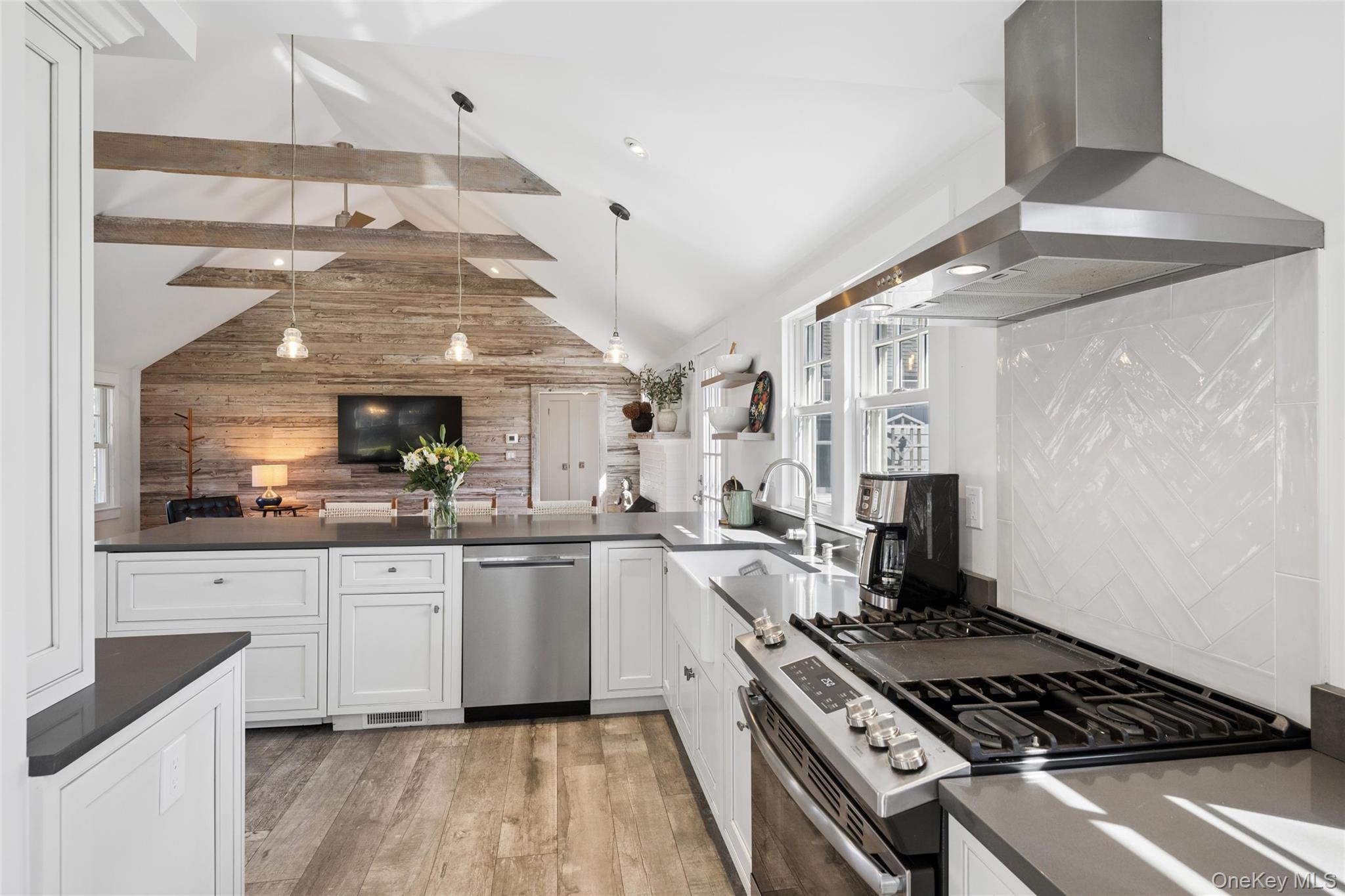 250 Oak Road – For Rent photo 4
