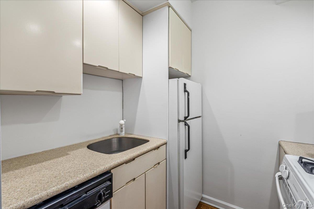 18-15 215th Street, Unit 17L photo 14