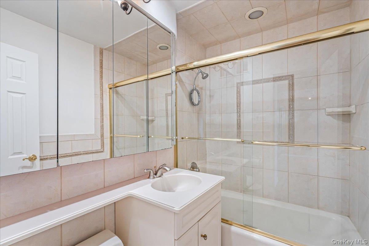 18-15 215th Street, Unit 17L photo 19