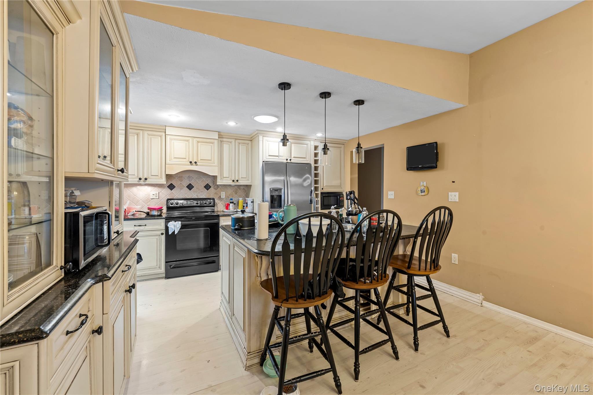 147 Horseblock Road – For Sale photo 4