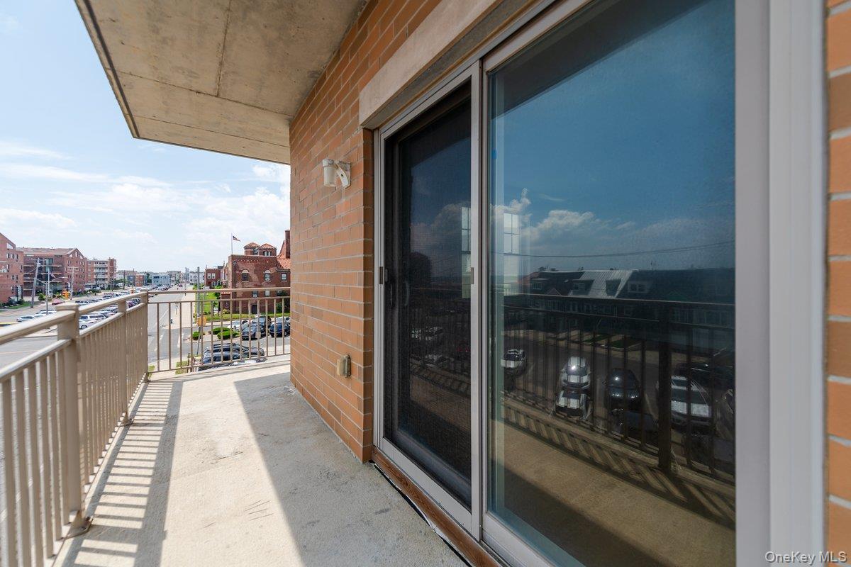 661 W Broadway, Unit 401 photo 20