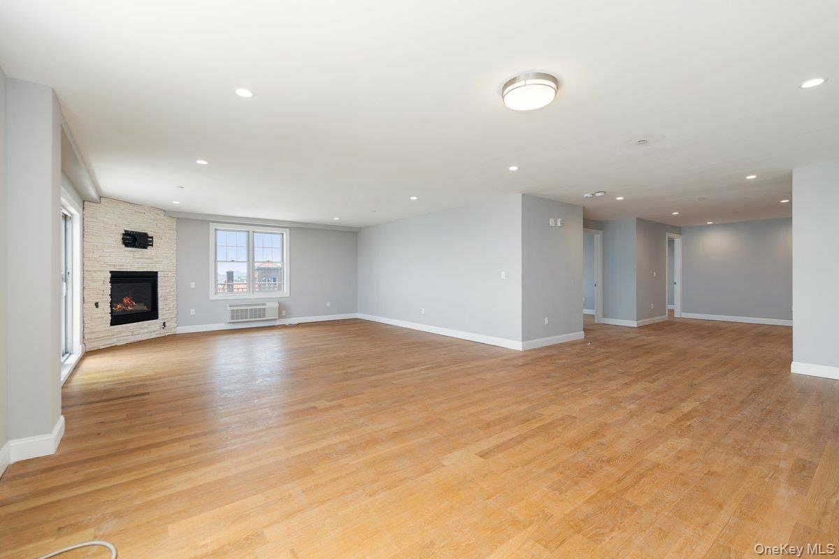 661 W Broadway, Unit 401 photo 8