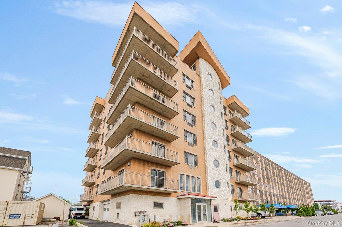 661 W Broadway, Unit 401
