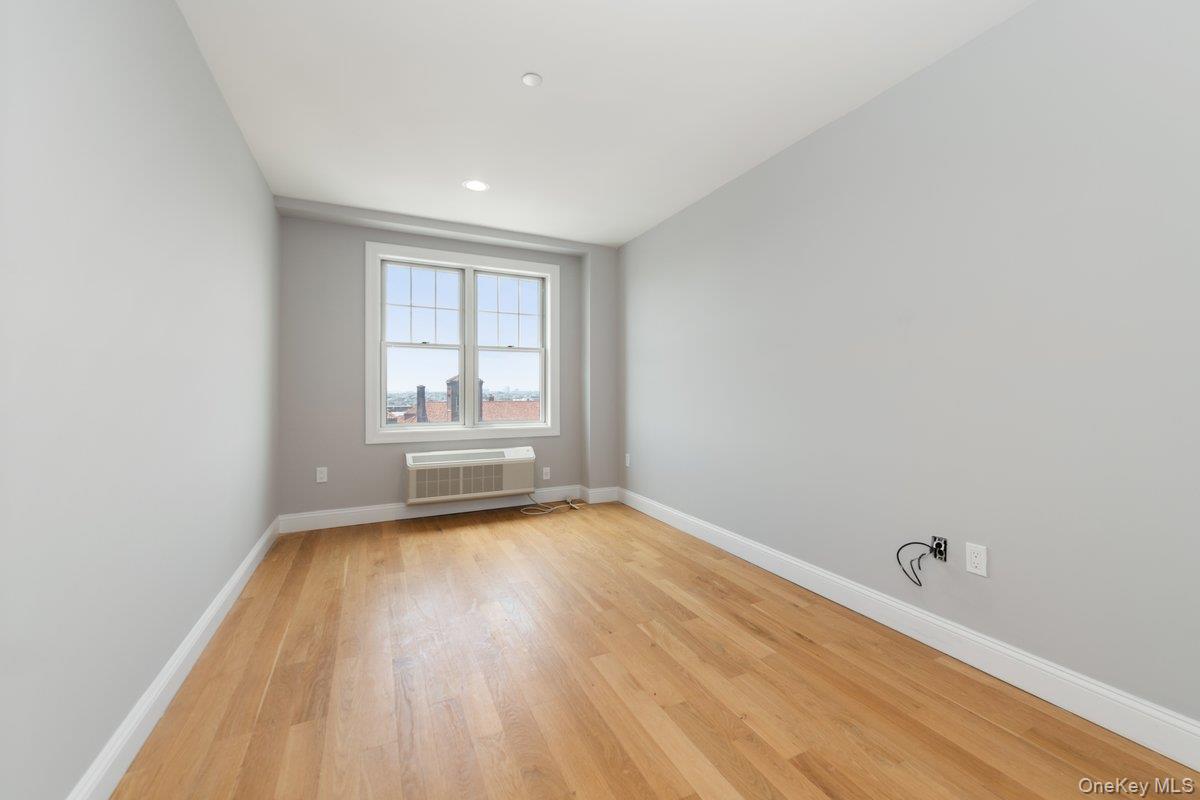 661 W Broadway, Unit 401 photo 17