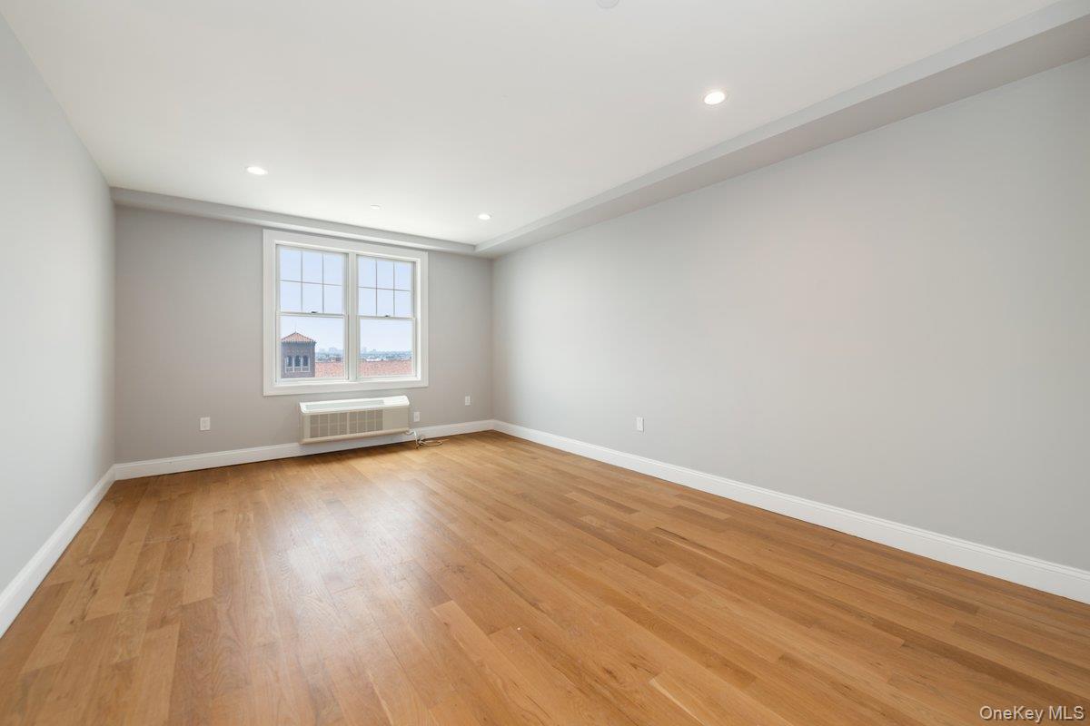 661 W Broadway, Unit 401 photo 16