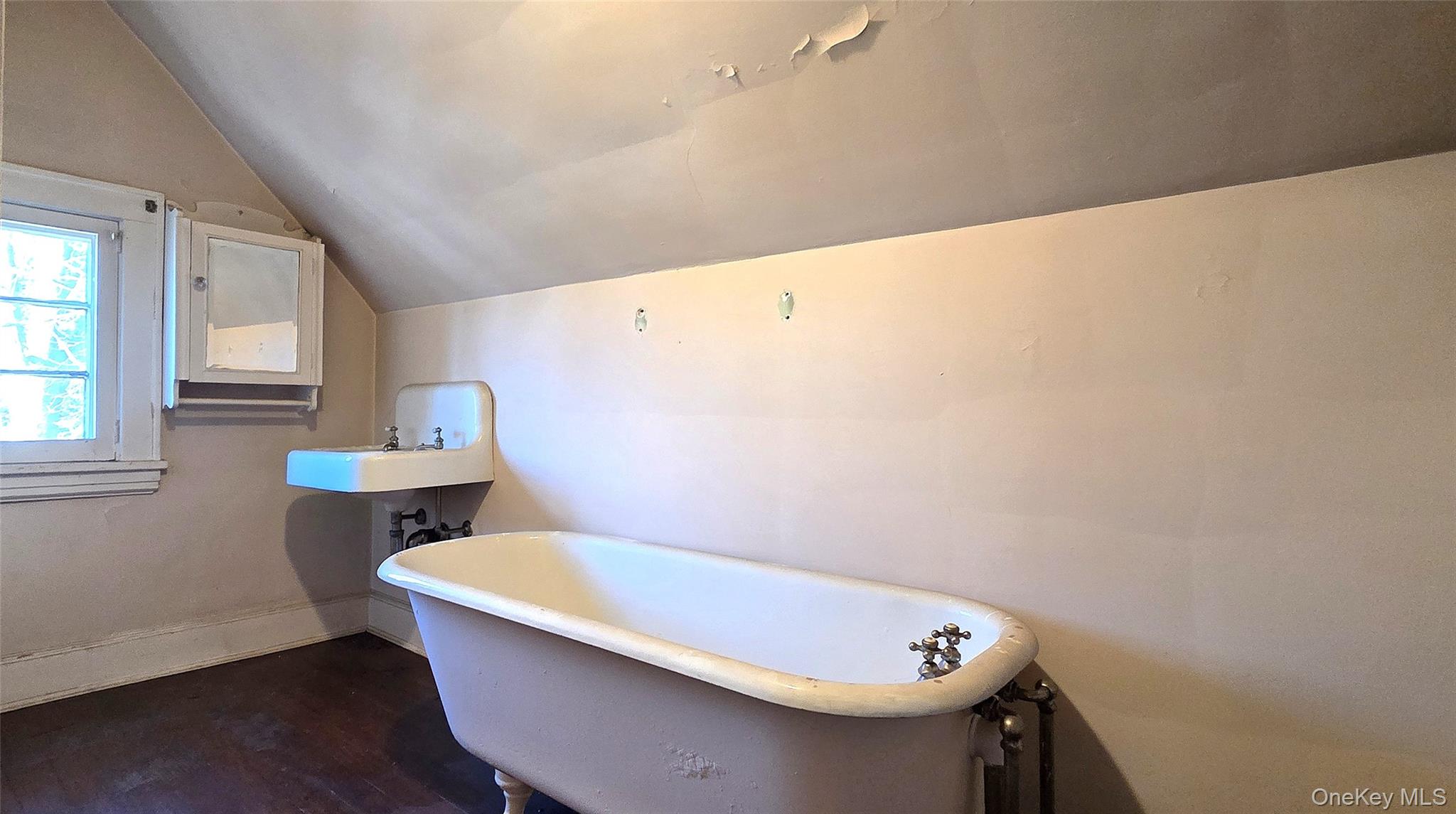 540 Webster Avenue – For Sale photo 14