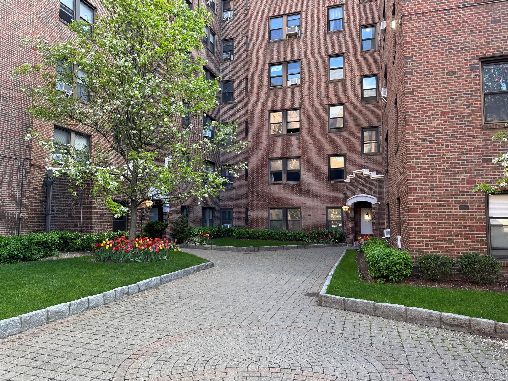3 Franklin Avenue, Unit 4M photo 4