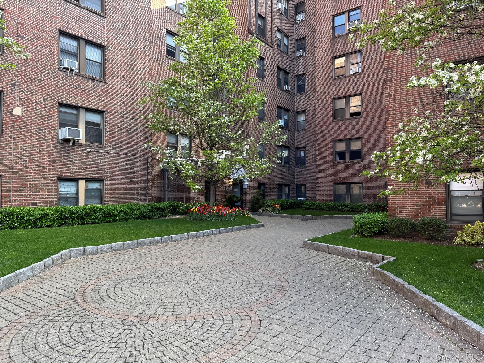 3 Franklin Avenue, Unit 4M photo 3