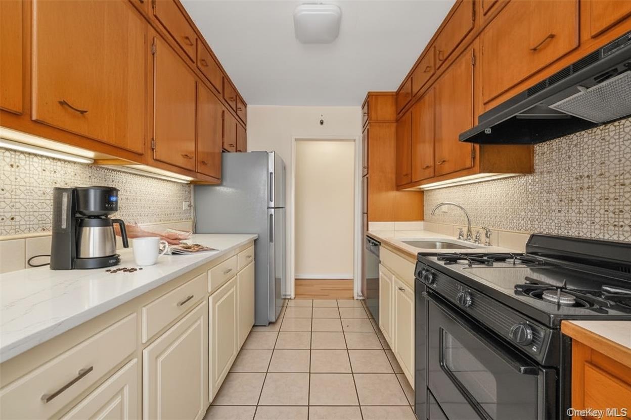 99-10 60th Avenue, Unit 5D photo 3