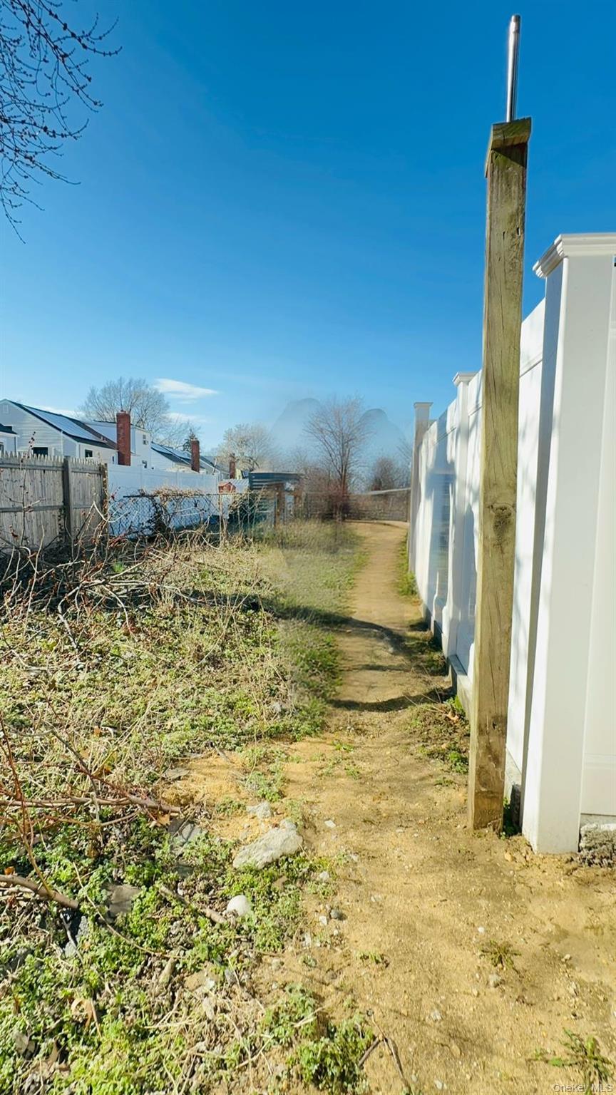 115 Avenue Avenue – For Sale photo 3