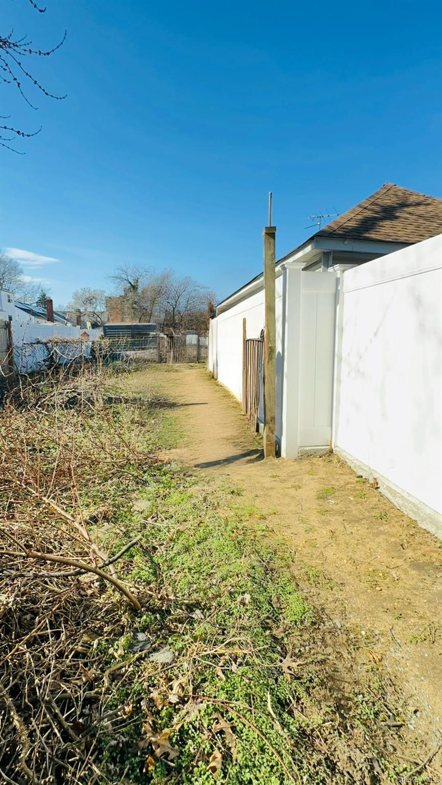 115 Avenue Avenue – For Sale photo 2