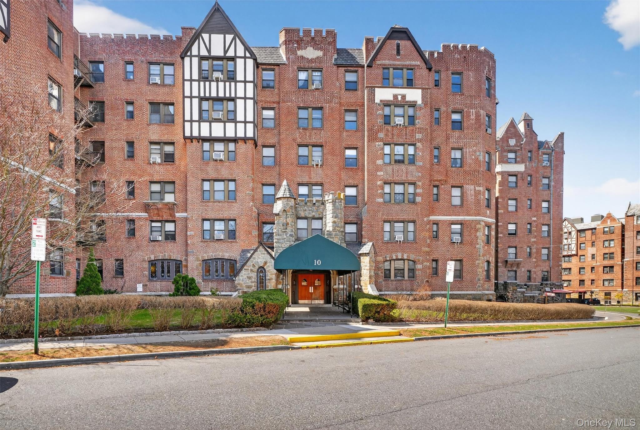 10 Nosband Avenue, Unit 1L