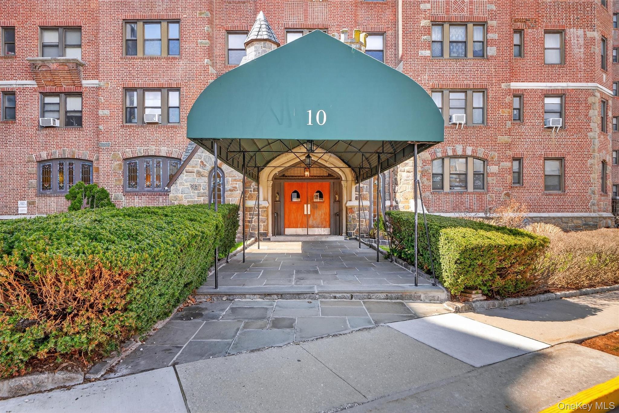 10 Nosband Avenue, Unit 1L photo 2