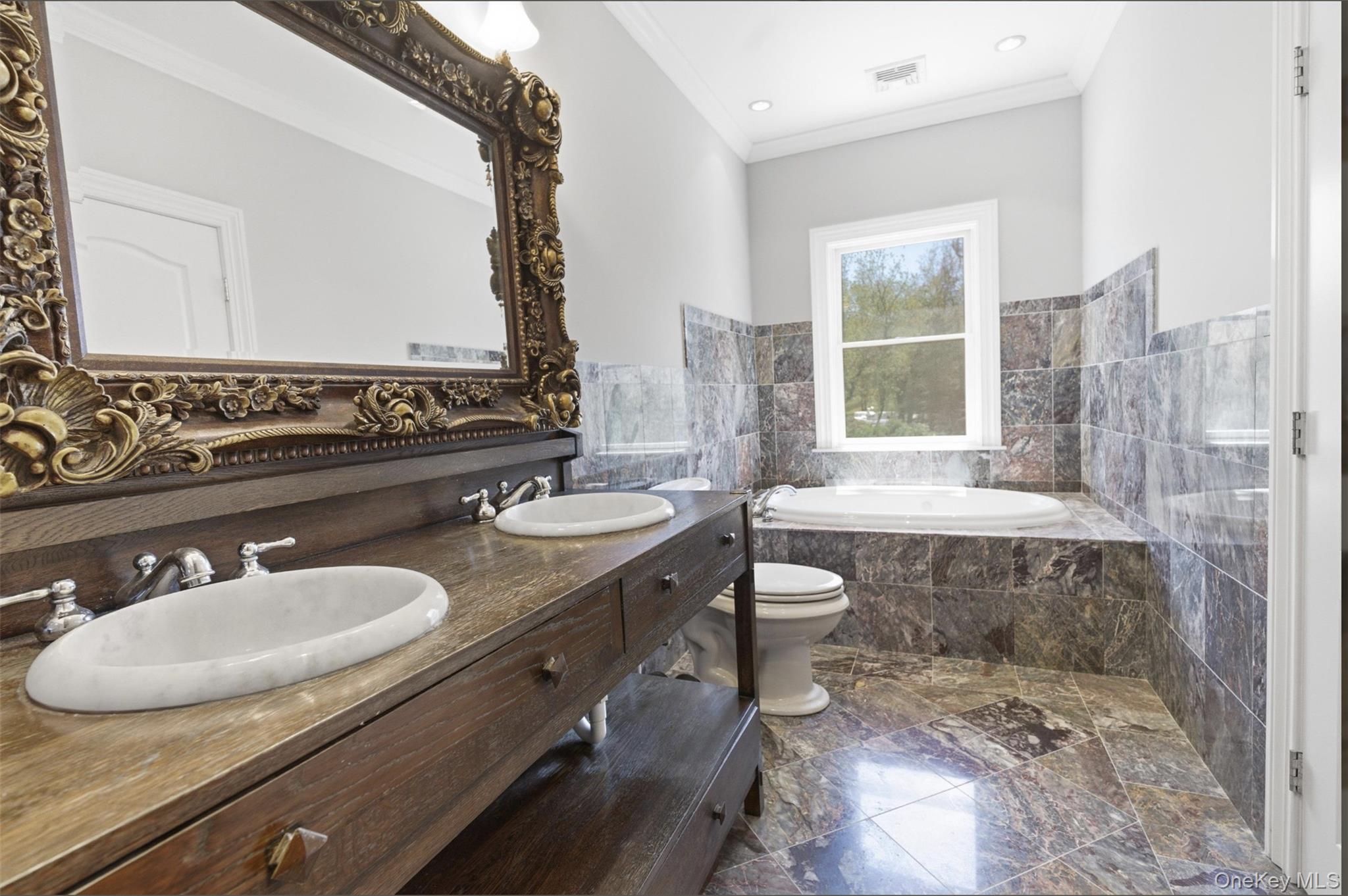 9 Locust Woods Drive – For Sale photo 10