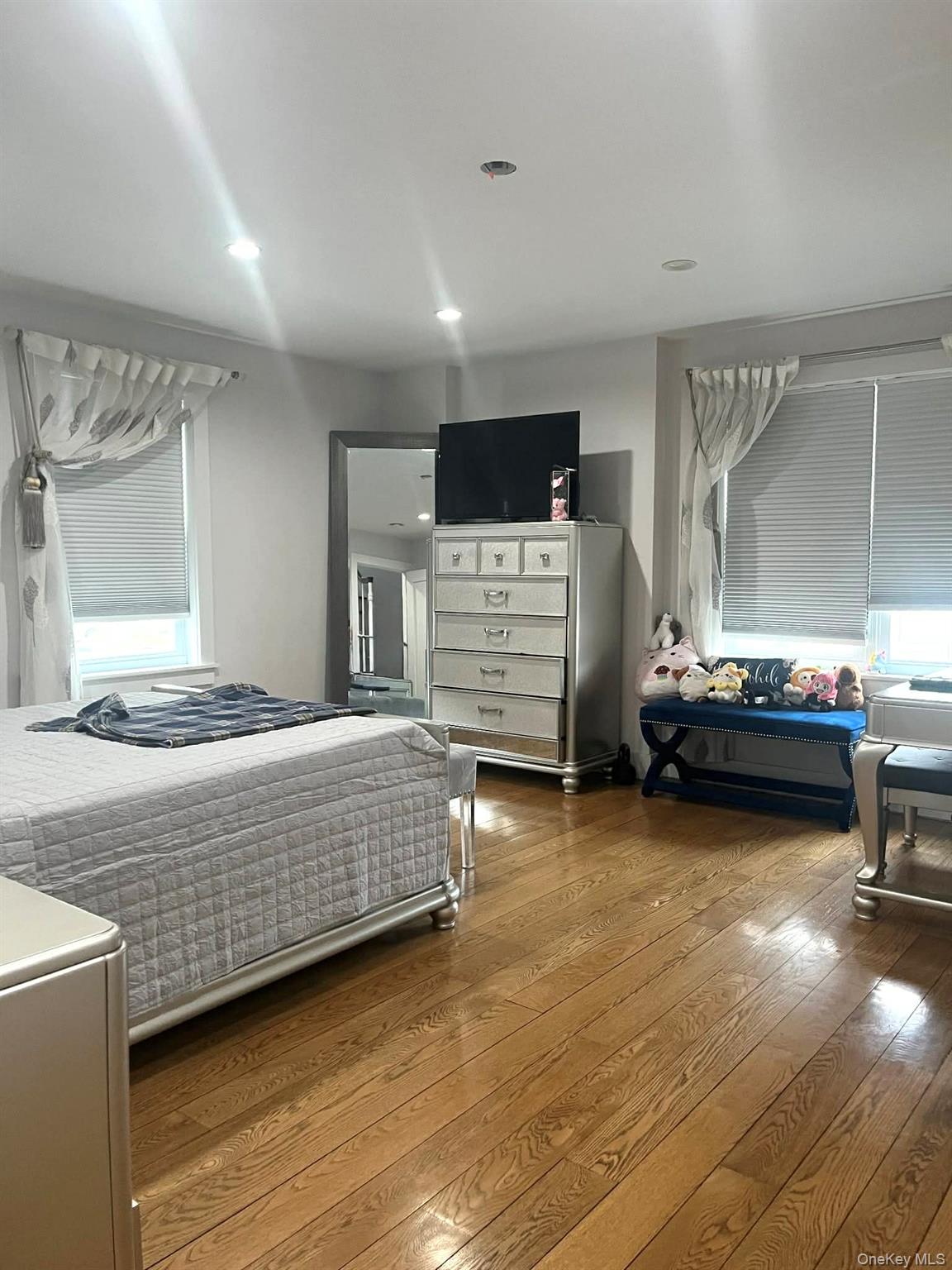 27-15 Butler Street – For Sale photo 2