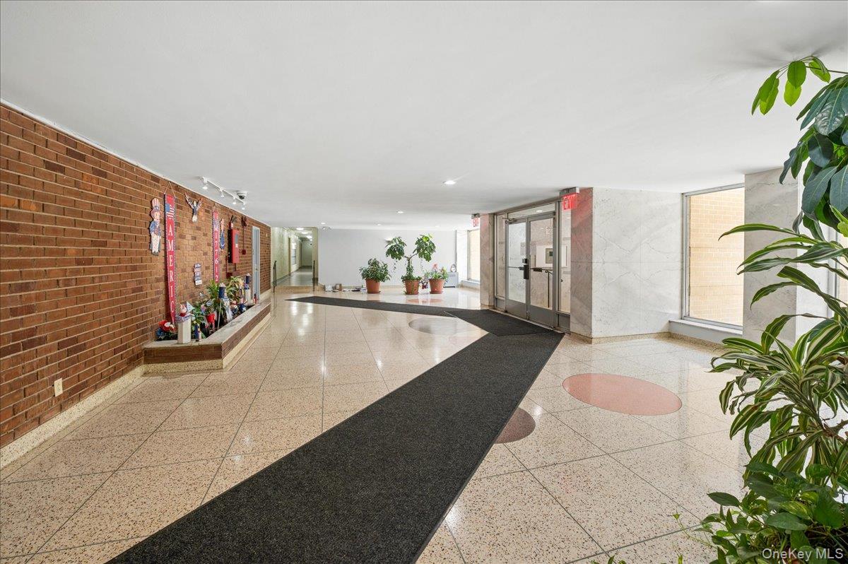 2 Sadore Lane, Unit 6M photo 2