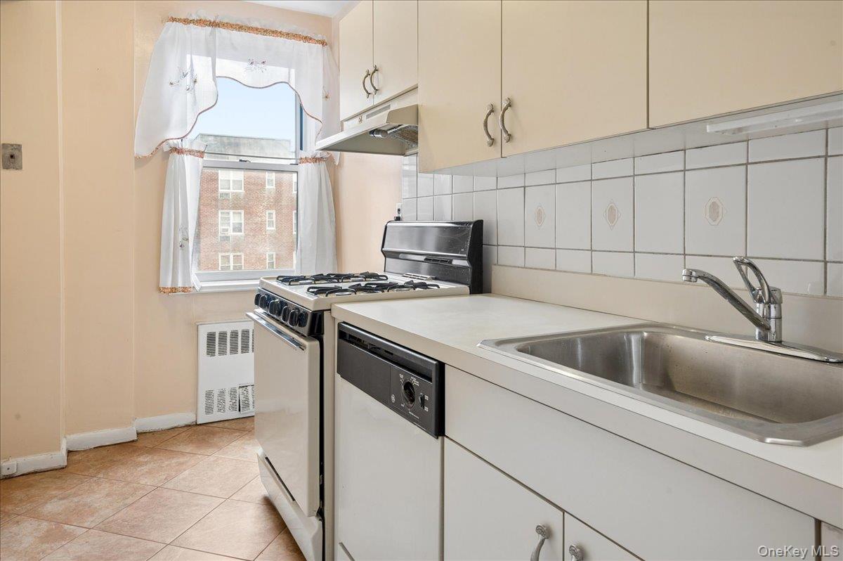 2 Sadore Lane, Unit 6M photo 9
