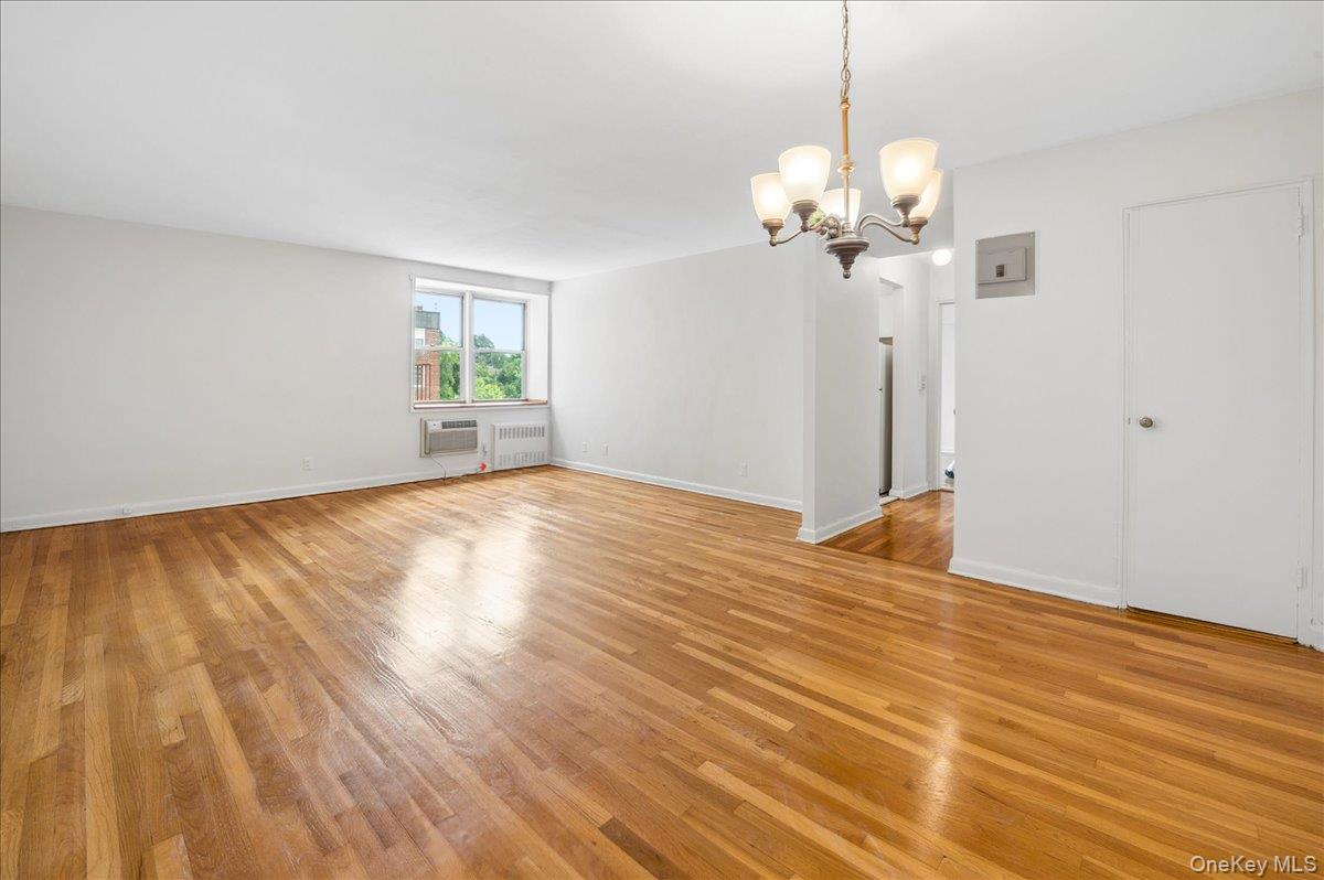 2 Sadore Lane, Unit 6M photo 4
