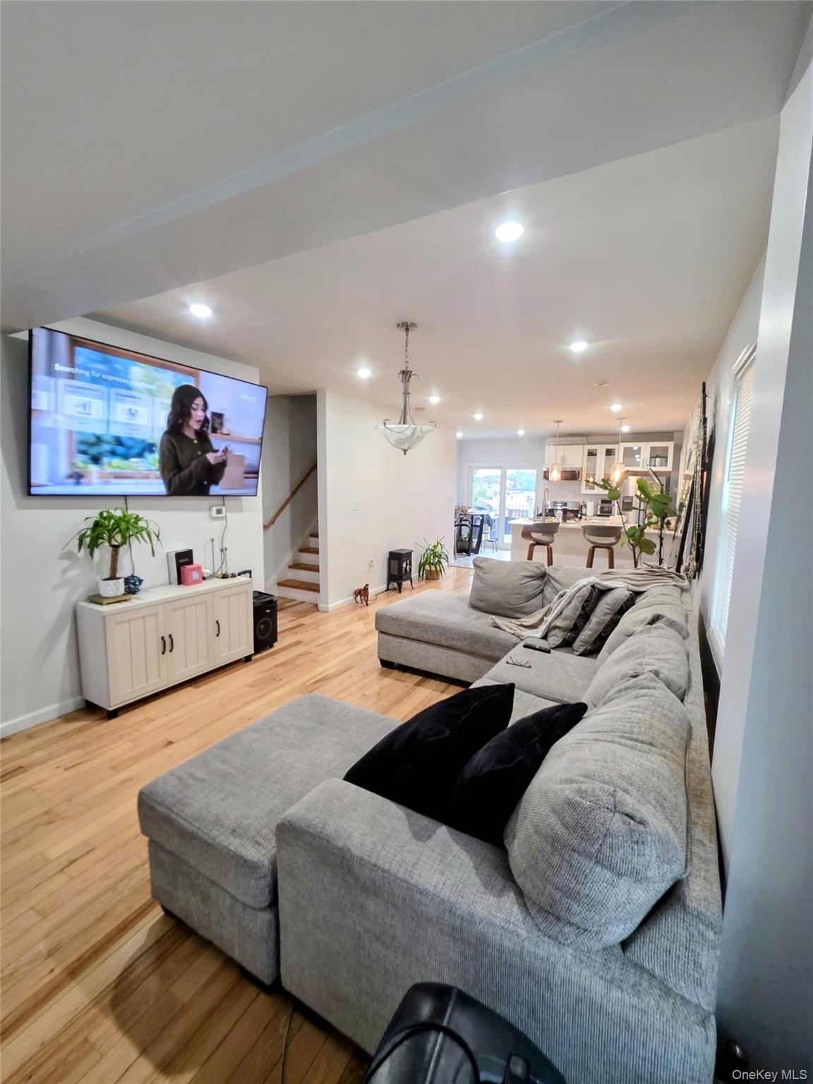 1015 Revere Avenue – For Sale photo 3