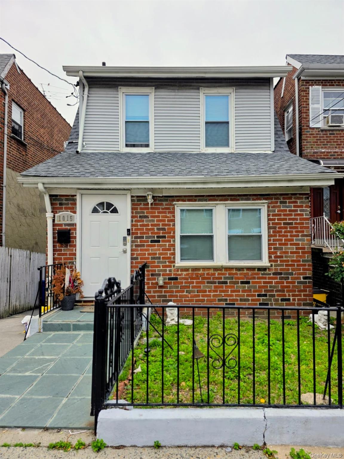 1015 Revere Avenue – For Sale photo 2