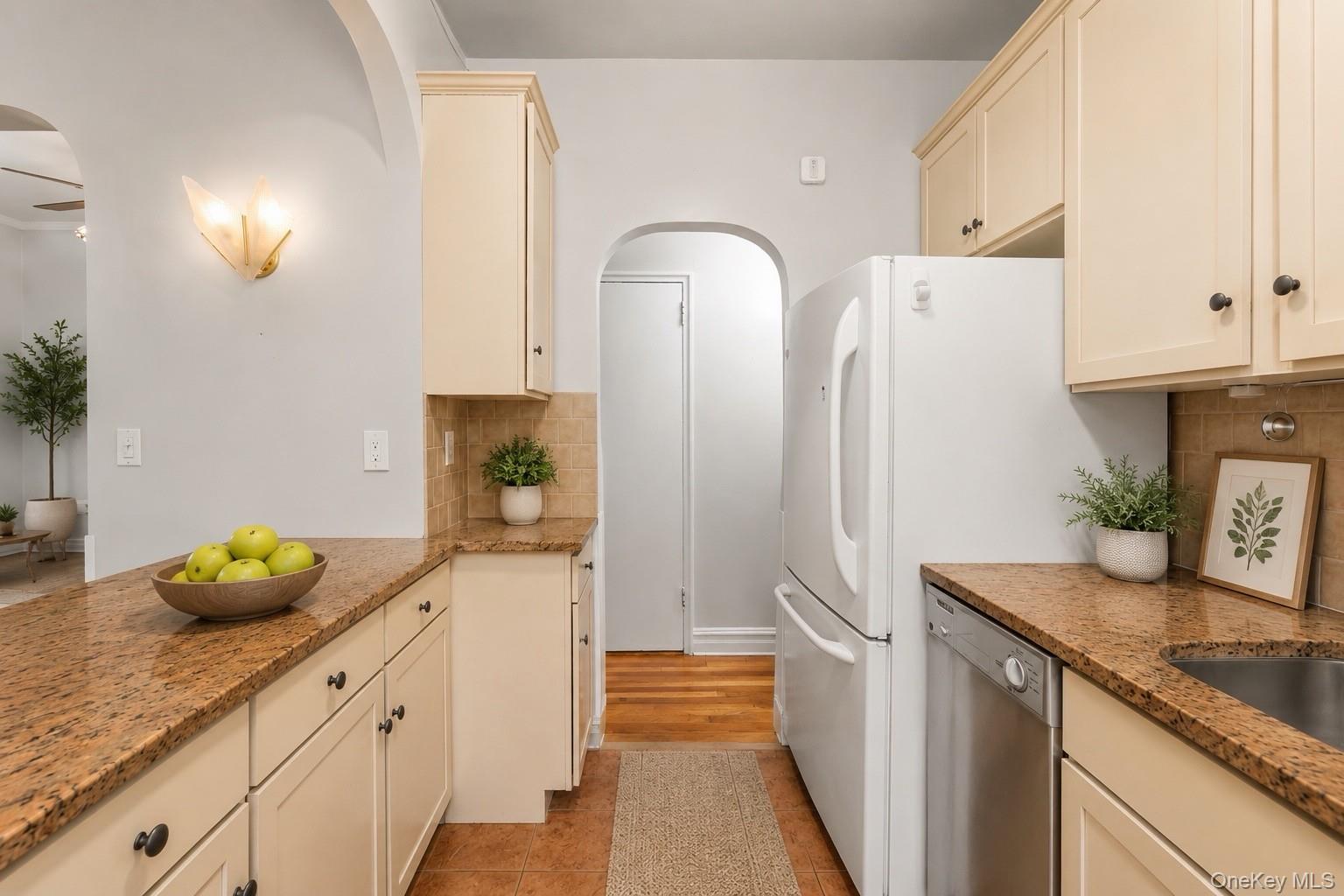 3810 Greystone Ave., Unit 507 photo 3