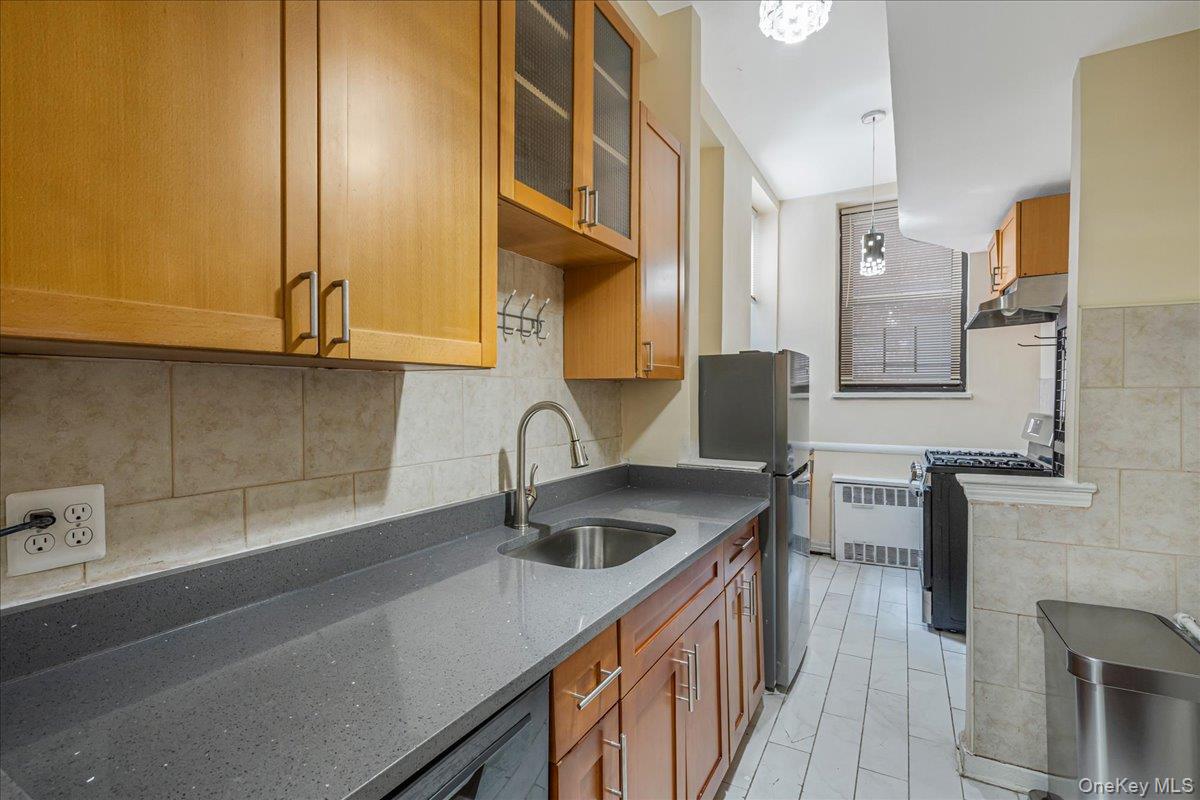 67-35 Yellowstone Boulevard, Unit 1J photo 4