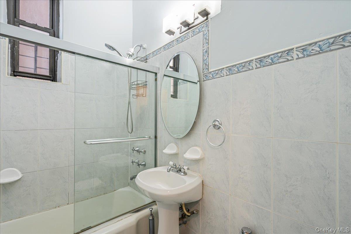 67-35 Yellowstone Boulevard, Unit 1J photo 12