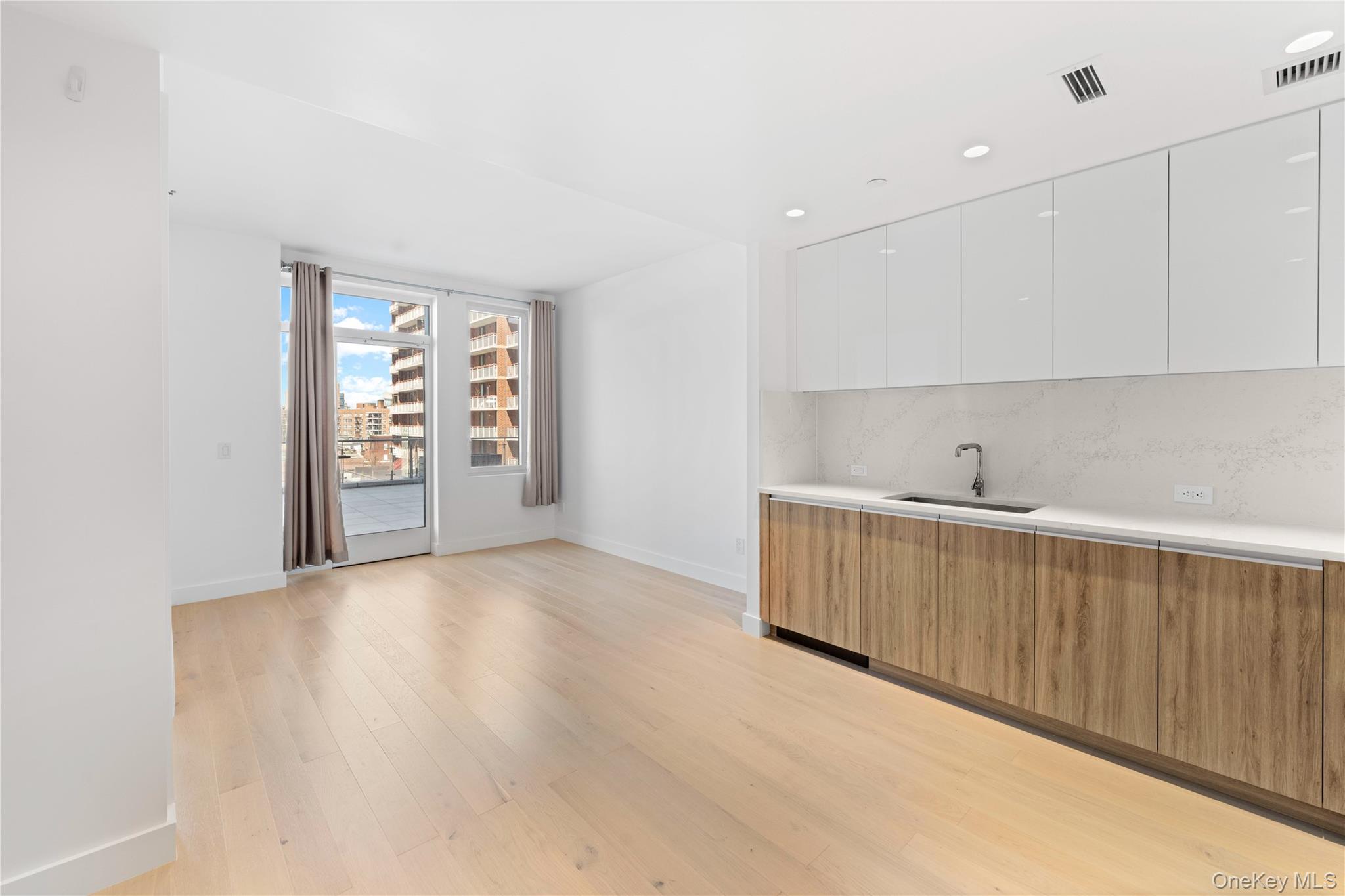 136-18 Maple Avenue, Unit 5G photo 4