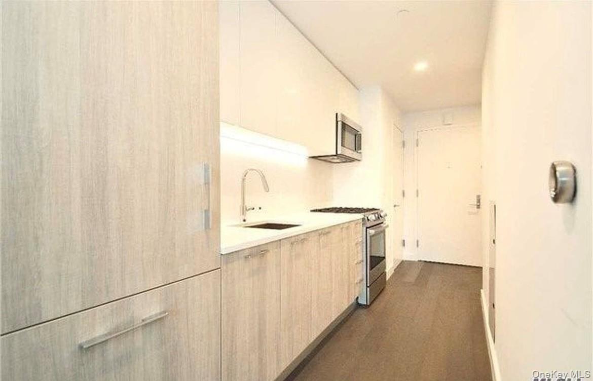 131-05 40th Road, Unit 10T photo 5